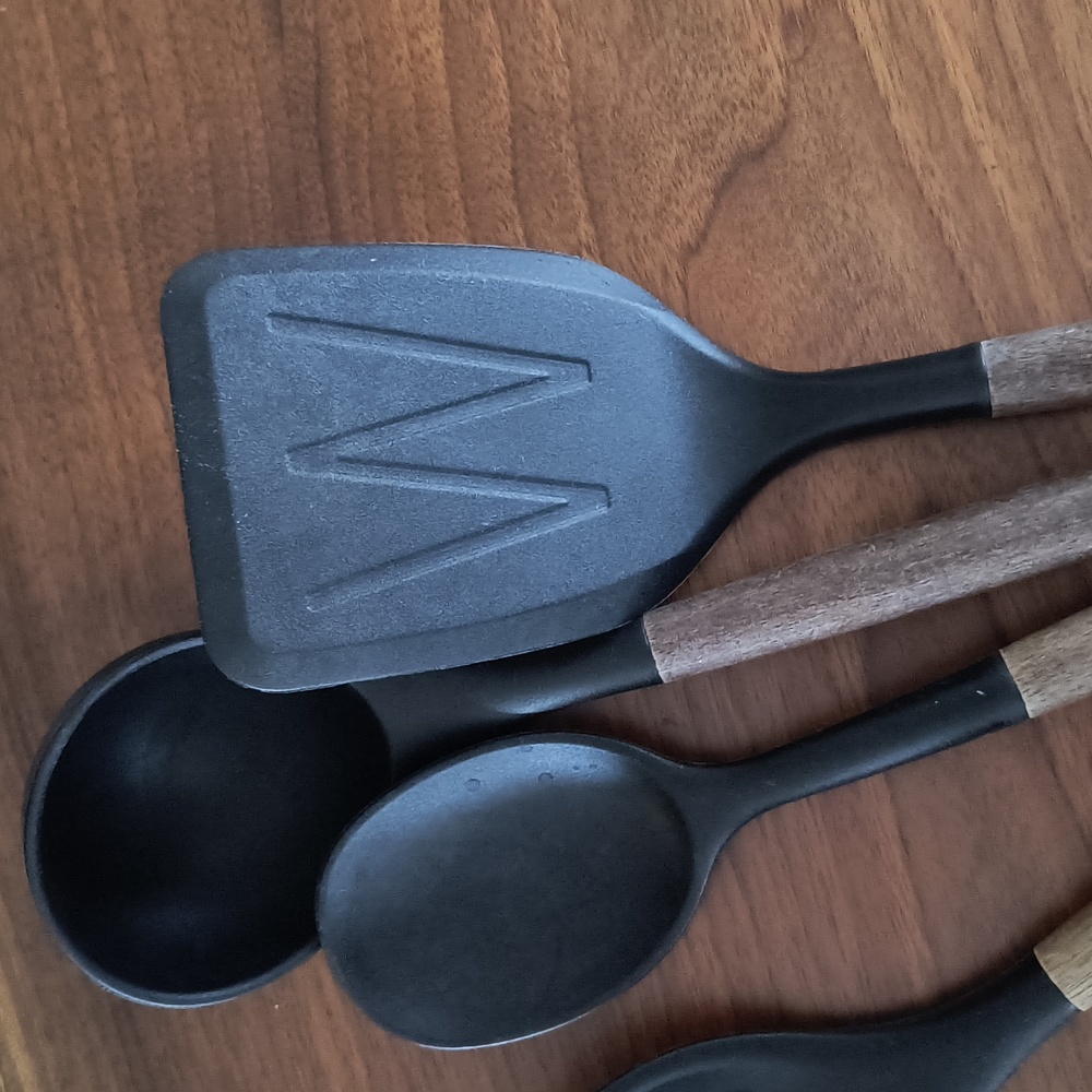 Kitchen Utensils - Picture 3 of 8